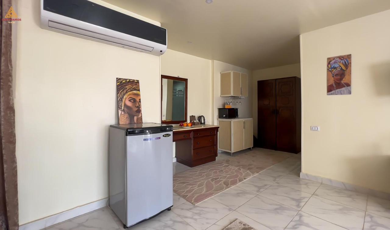 Grand Museum & Full Pyramids View W Roof - Free Breakfast Apartment *