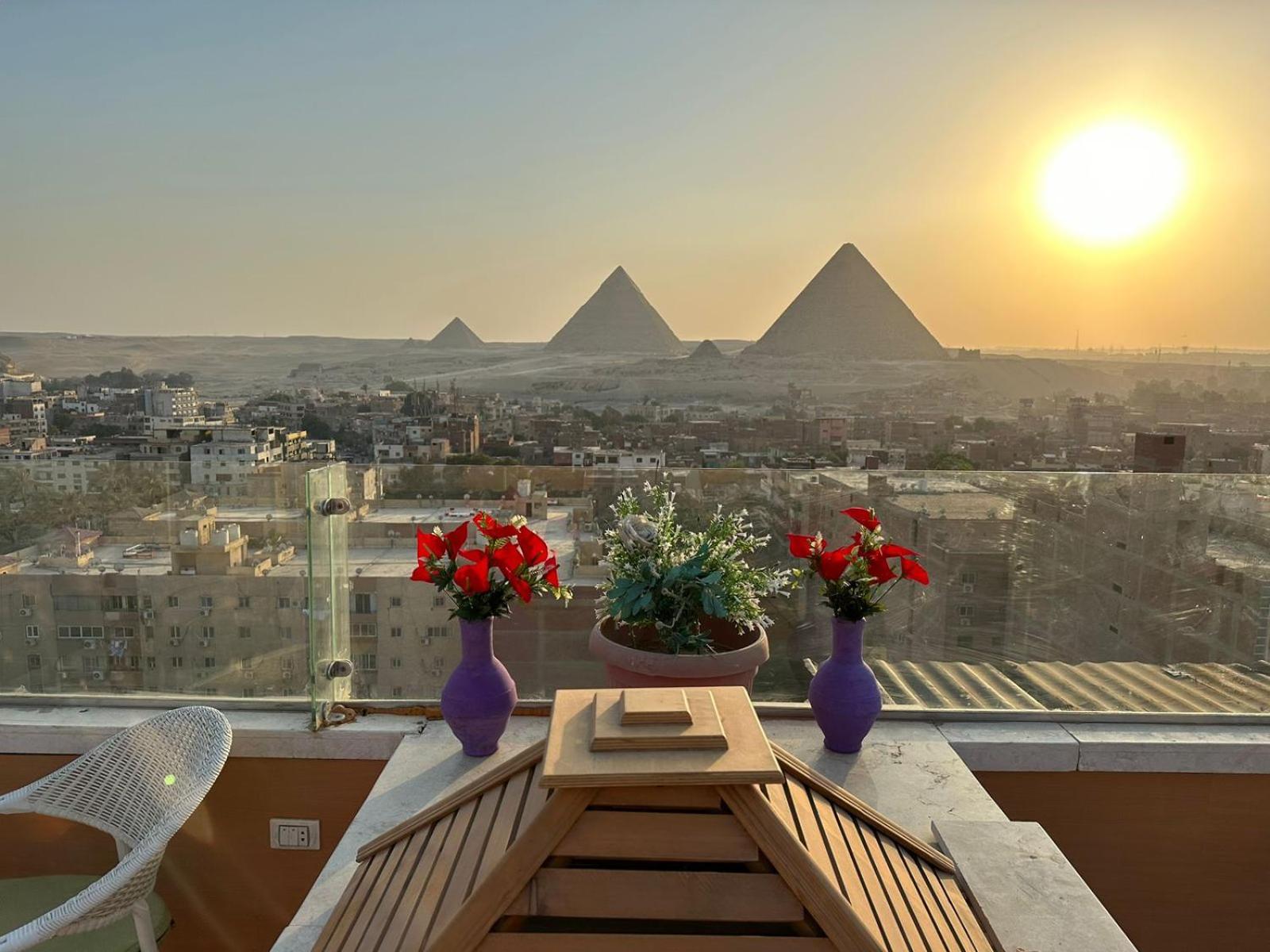 Apartment Grand Museum & Full Pyramids View W Roof - Free Breakfast Cairo